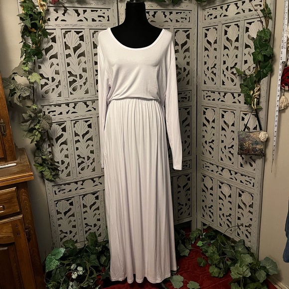 Bishuige Dresses & Skirts - BISHUIGE WONDERFUL ALL WHITE FINE & FANCY LONG SLEEVE MAXI PLUS DRESS